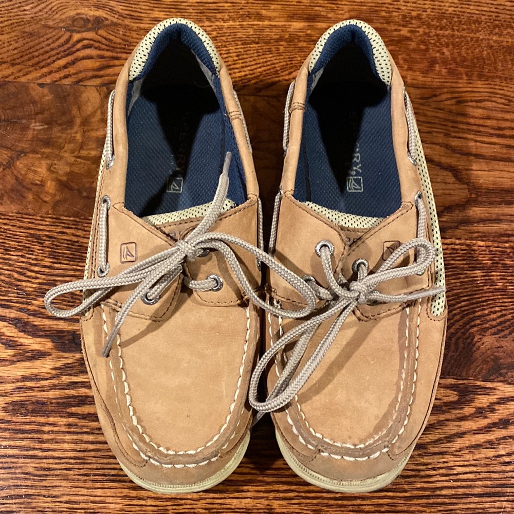 EYC Boys Sperrys size 3